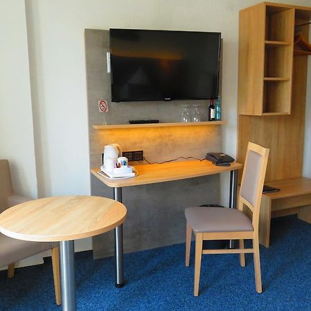 Hotel Am Sonnenhang Касел Екстериор снимка