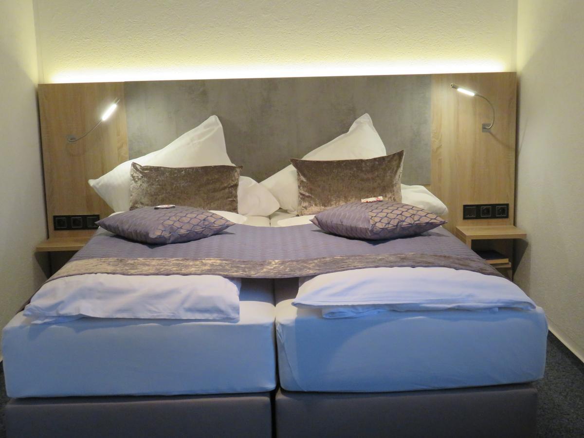 Hotel Am Sonnenhang Касел Екстериор снимка