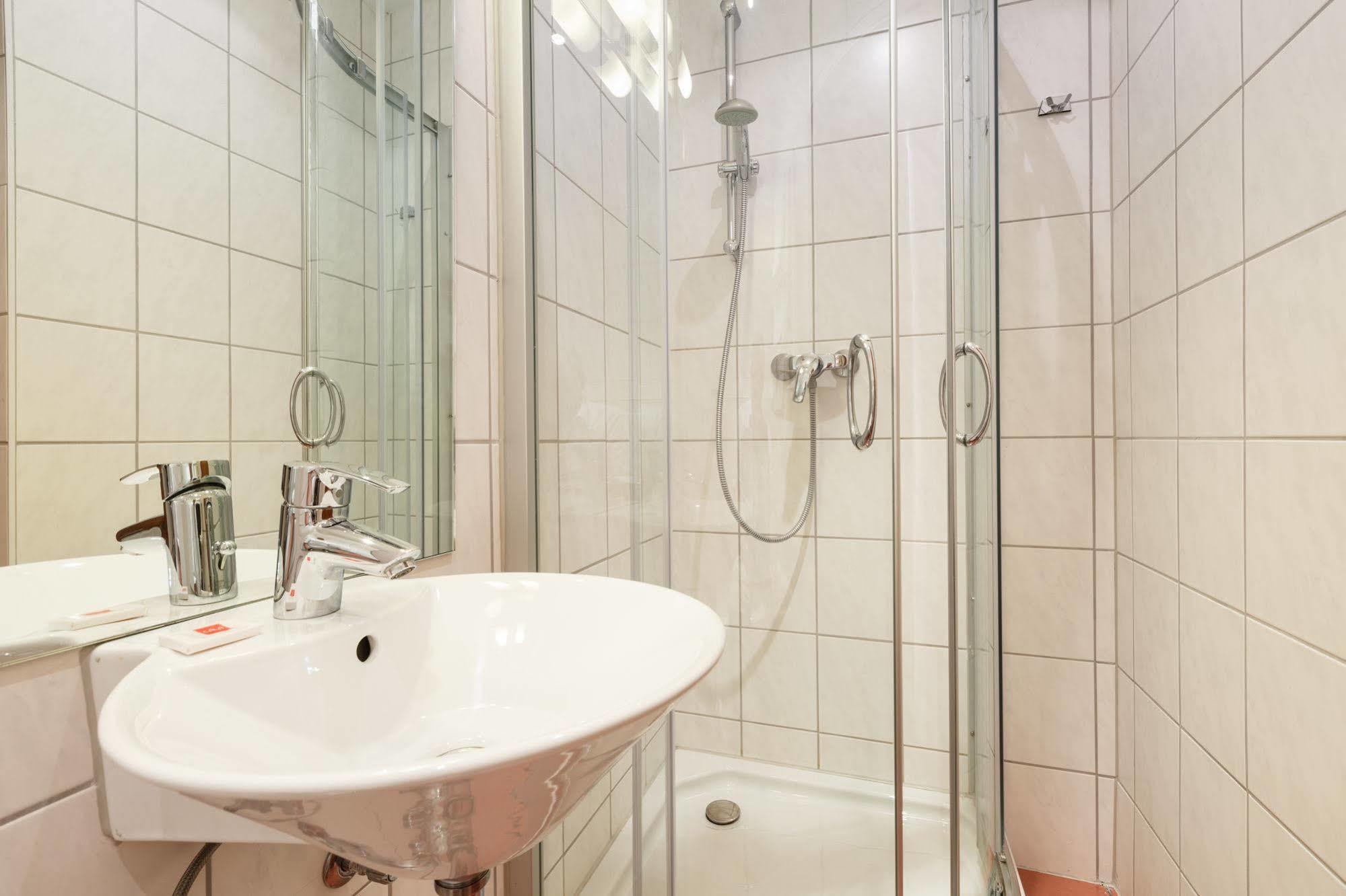 Hotel Am Sonnenhang Касел Екстериор снимка
