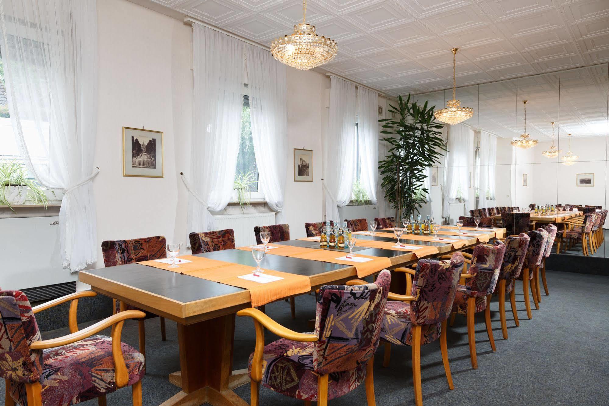 Hotel Am Sonnenhang Касел Екстериор снимка